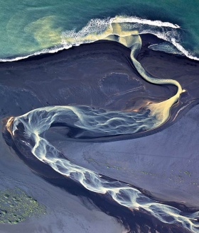 Andre Ermolaev 航拍摄影 | 冰岛火山河