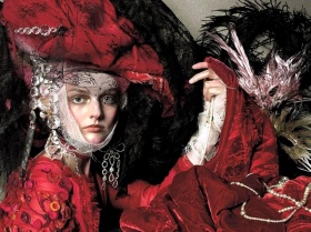 意大利《Vogue》复古时尚大片 | 摄影 Steven Meisel