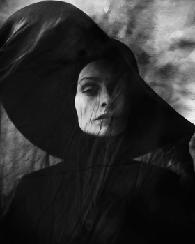 Elizaveta Porodina 黑白时尚摄影作品