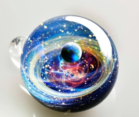 Satoshi Tomizu |  玻璃珠中的太阳系  