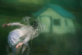 Susanna Majuri 沉入水底的美