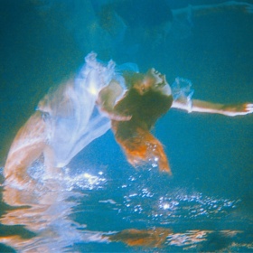  Neil Krug 水下摄影｜沉入水底的美