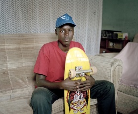 Yann Gross人文摄影　｜乌干达坎帕拉,滑板少年