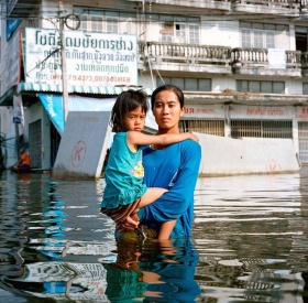 Gideon Mendel的摄影作品“Drowning World”（洪水淹没的世界）