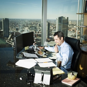 Brian Finke  | 忙碌的城市白领，工作餐