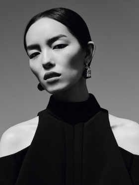 中国版《Vogue》2017一月刊时尚大片 | 模特： Fei Fei Sun，摄影：Ben Toms