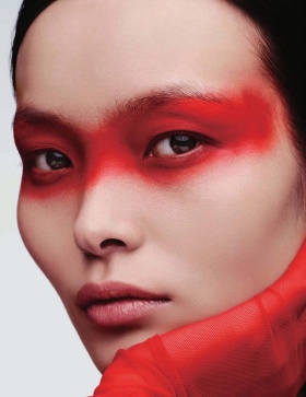 中国版《Vogue》九月刊时尚大片 | 摄影：Ben Hassett