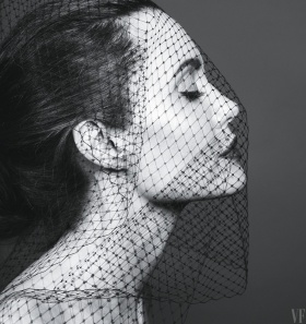 Angelina Jolie出镜，《Vanity Fair》九月刊时尚大片