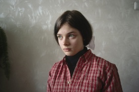 淡淡的疏离感 | 法国女摄影师Lise Sarfati镜头里的女性肖像 ​​​​