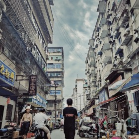 老城区的早晨