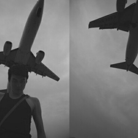 追飞机的少年  Early youth chasing the plane