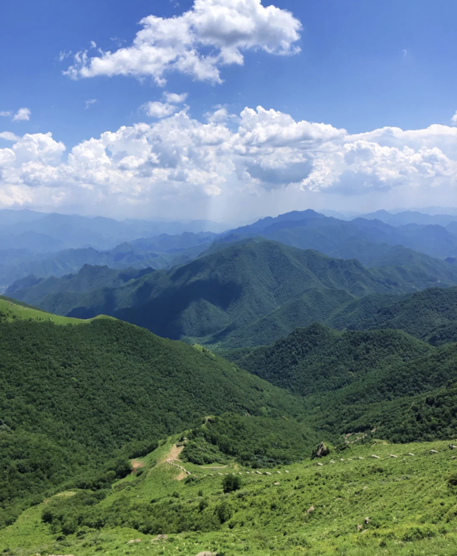 北京灵山自然风景区半山腰俯拍,美得很.