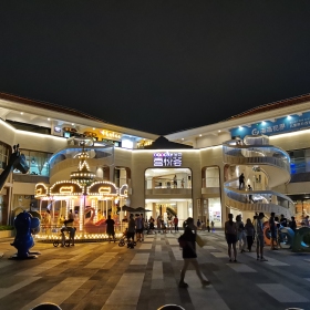 夜晚的广场