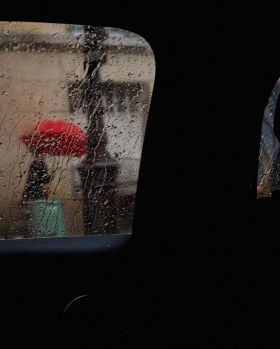 独特视角 | 摄影师Sarah van Rij 镜头里雨天的街头