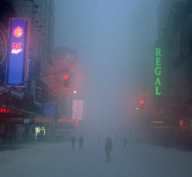 赛博朋克感，风雪中的纽约