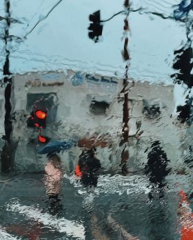 浓烈的色彩 | Jake Michaels镜头里雨中的街头影像 ​​​​