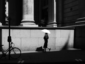 光与影的街头 | 摄影师Rupert Vandervell