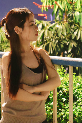 天桥女孩