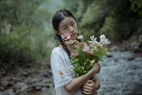 平芜尽处是春山