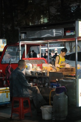 7点后的夜市小吃街