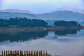 雅女湖