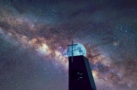 十字架与星空
