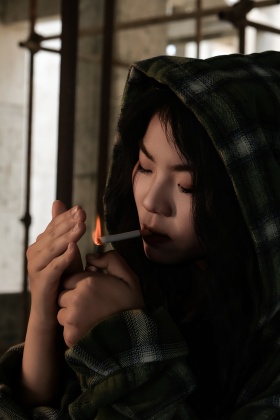 靠时间忘记的人，又怎么经得起见面