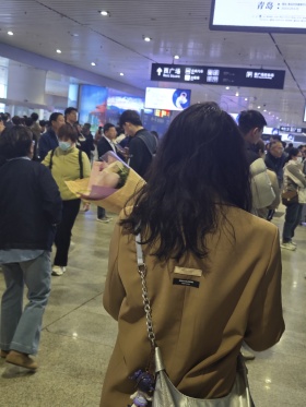 她说人类真是浪漫的载体