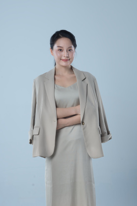 【模卡拍摄】每个主持人都要有一套西服写真