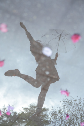 水中花，花间舞