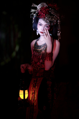 苗族泡泡女孩