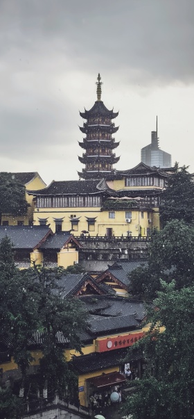 雨落金陵