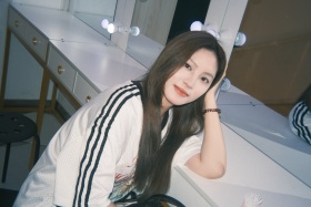 她
