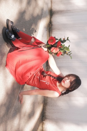 少女和花