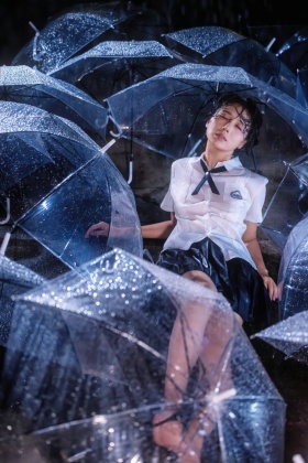 在雨中