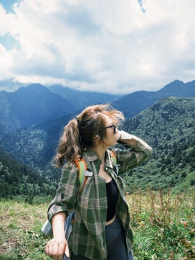 山不见我，我自去见山