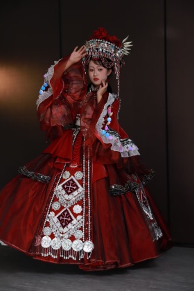 苗族婚服