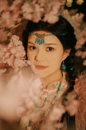 丽江...藏袍...优雅与神秘.....