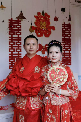 与国同庆，于是结婚