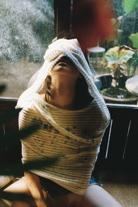 怜悯时的样子光洁如初