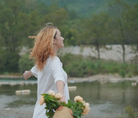 悠悠溪水荡漾青葱岁月