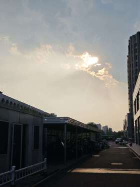 城市角落里的光