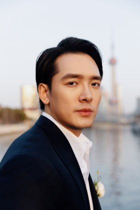 「爱意是藏不住的，它会从清晨的每一个动作里悄悄溜走」