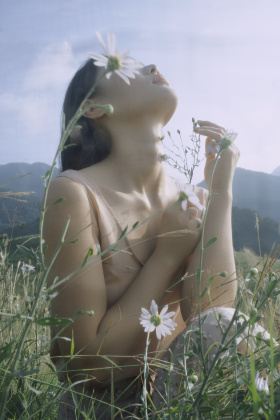 雨水中间夹杂的暖阳