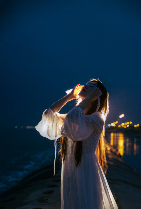 婚礼要圆满，但此刻要发疯