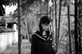 日系庭院里的jk少女