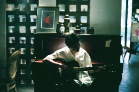 这就是被聚光灯包围感觉吗