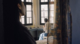 碰指尖的试探，像偷尝了时间的甜。