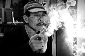 烟笼棋局，手定乾坤