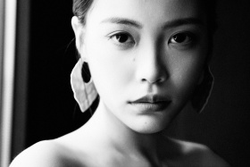 一纱，一光，一影。